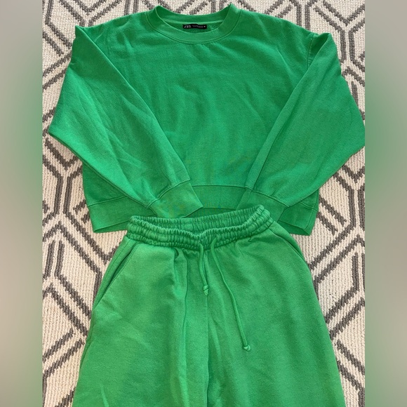 Zara Bright Green Cropped Crew Top and Jogger Set - Picture 4 of 11